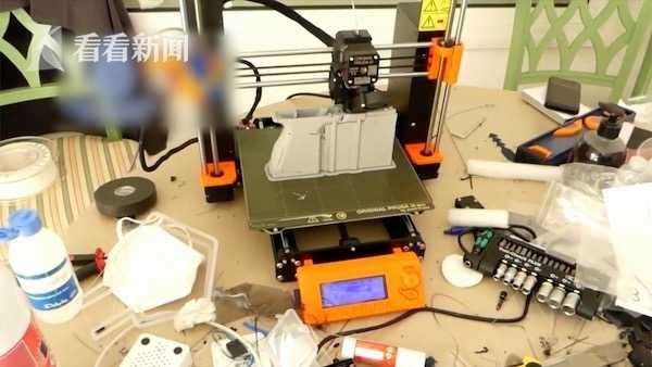 【视频】西班牙首次捣毁3D打印武器窝点 发现时仍在打印
